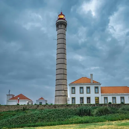 Centrally Located In Апартаменты Порту